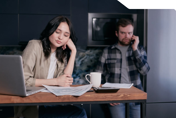 a post settlement funding image showing a concerned couple waiting on a settlement payment